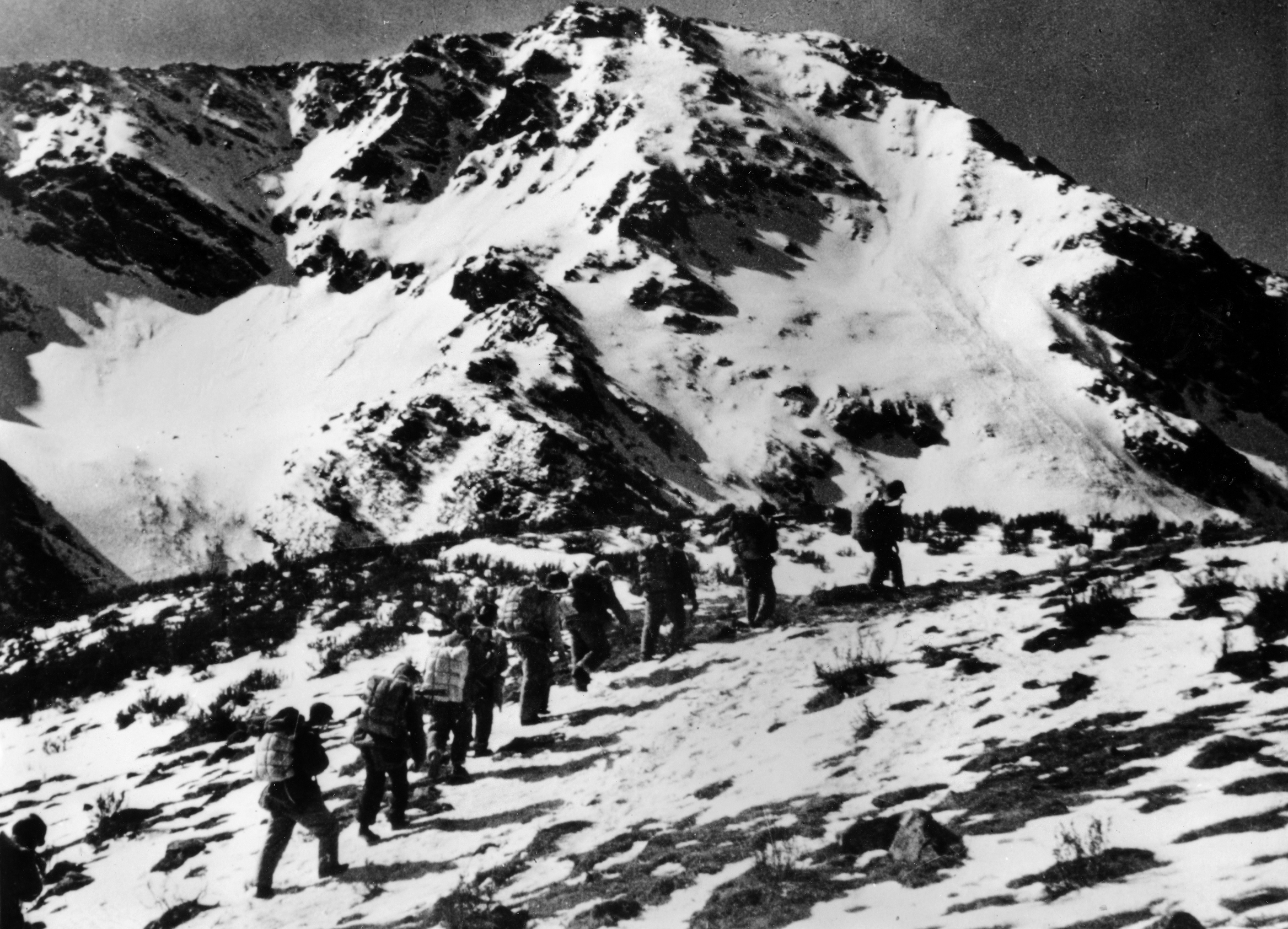 红军长征时经过的雪山——川康边界的夹金山