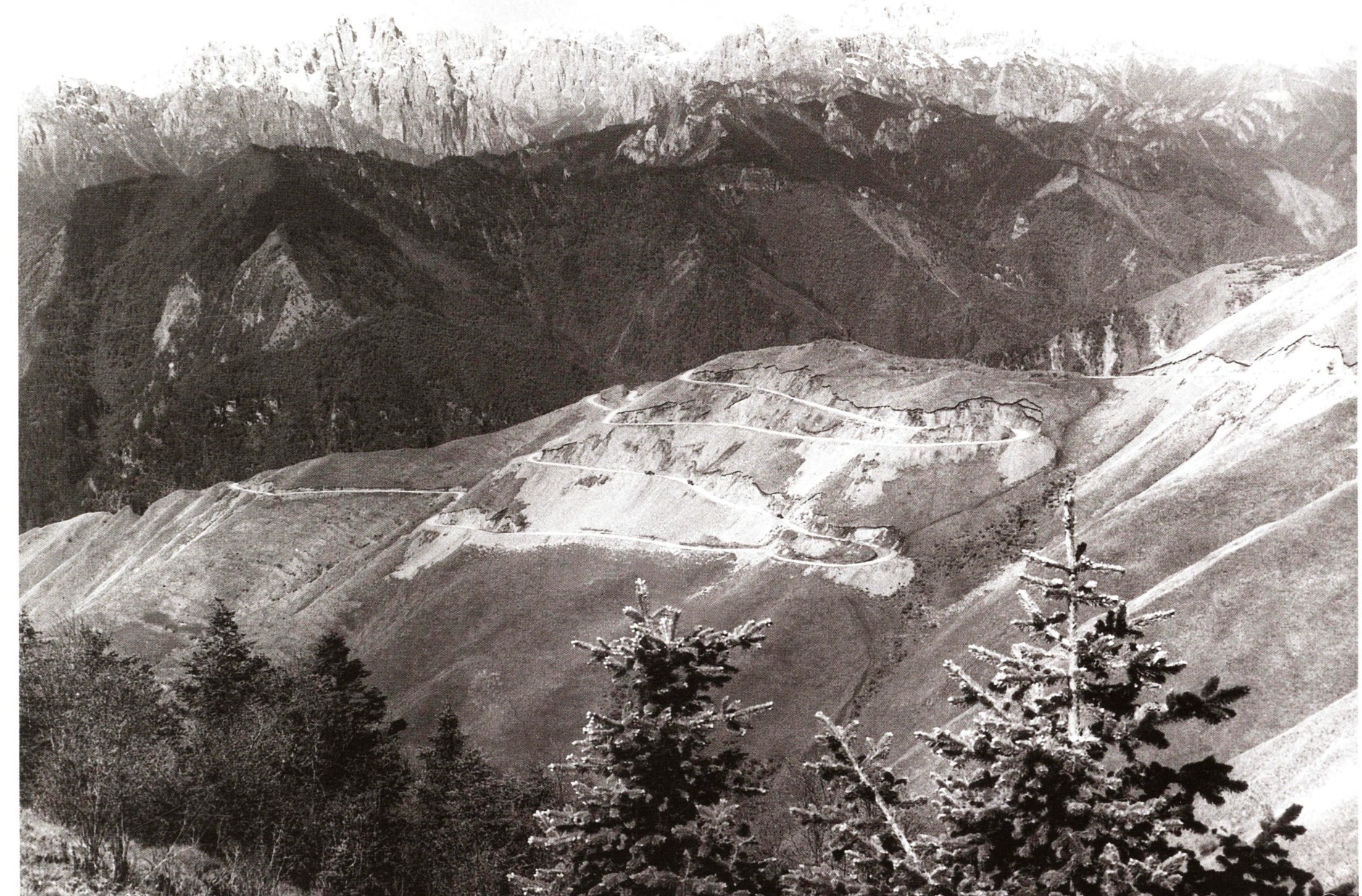 红军长征中翻过的大雪山——岷山