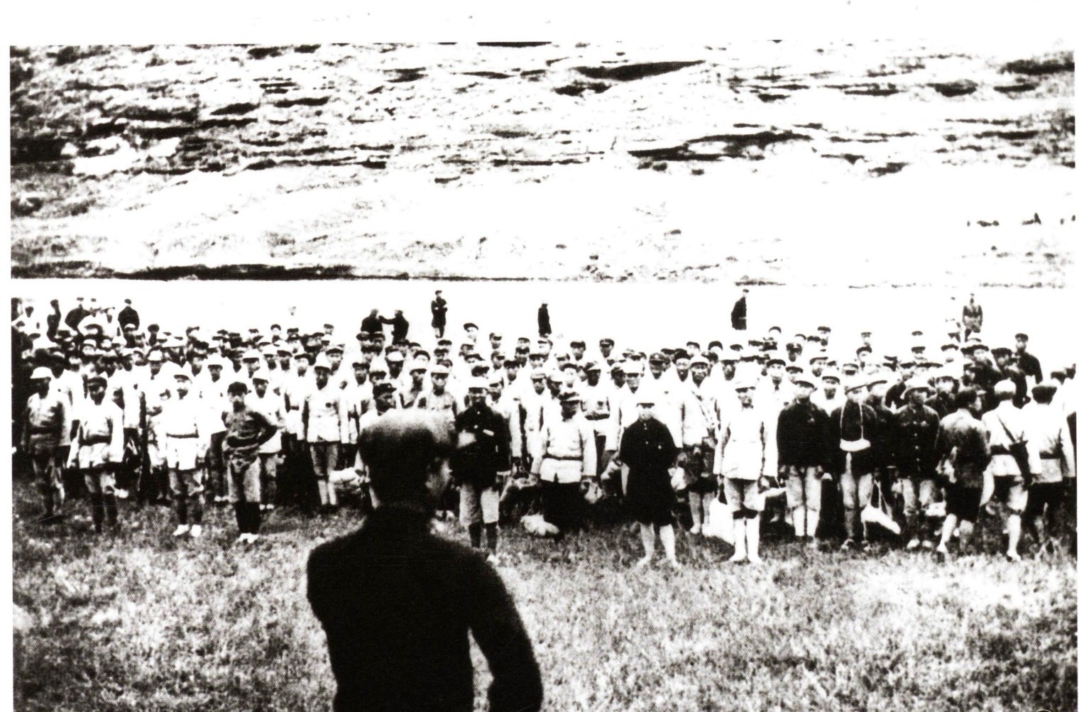 1936年，毛泽东给长征到达陕北保安的红军指战员作报告